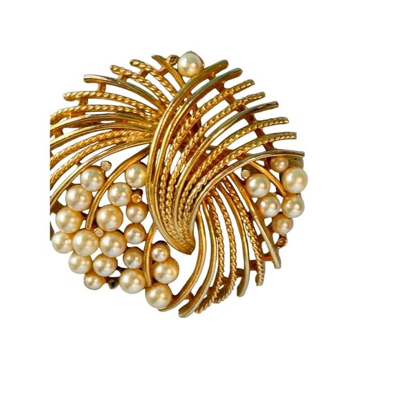 Vintage Lisner Midcentury Gold-Tone Brooch With Faux Pearls - Picture 2 of 7